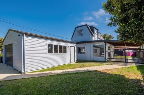 Photo of property in 30 Rangihiroa Street, Waikanae Beach, Waikanae, 5036