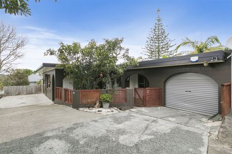 Photo of property in 1/2 Salem Place, Torbay, Auckland, 0630