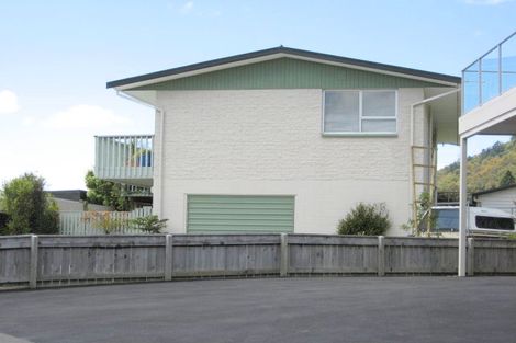 Photo of property in 28 Seaview Crescent, Picton, 7220