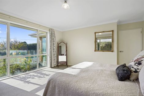 Photo of property in 18 Saint Andrews Hill Road, Mount Pleasant, Christchurch, 8081