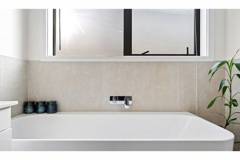 Photo of property in 5 Libertia Lane, Orewa, 0931