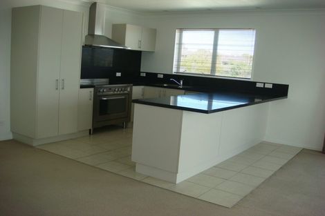 Photo of property in 5b Henry Street, Avondale, Auckland, 1026