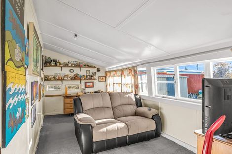 Photo of property in 18 Shelswell Street, Westport, 7825