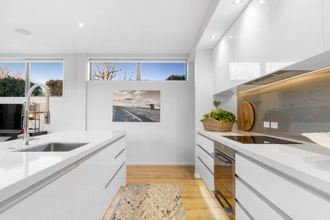 Photo of property in 10 Garreg Road, Fendalton, Christchurch, 8052