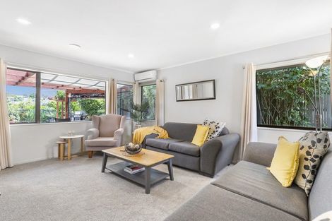 Photo of property in 15 Pinewood Grove, Botany Downs, Auckland, 2010