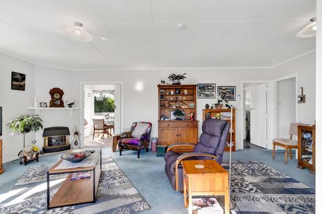 Photo of property in 22 Waiwera Place, Merrilands, New Plymouth, 4312