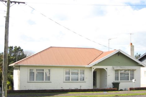 Photo of property in 43 Waiwaka Terrace, Strandon, New Plymouth, 4312