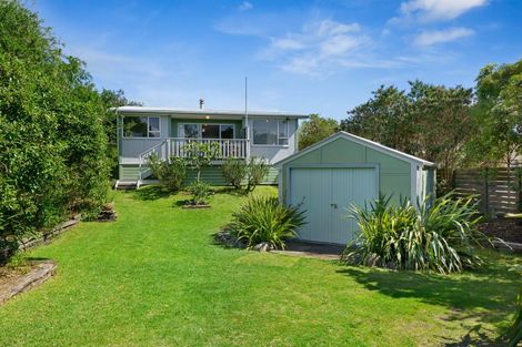 Photo of property in 3 Arthur Street, Waikawa Beach, Manakau, 5573