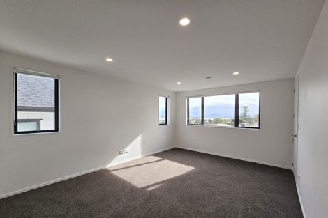 Photo of property in 7c Gulf Crest, Bucklands Beach, Auckland, 2012