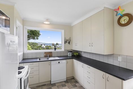 Photo of property in 8 Akatea Road, Korokoro, Lower Hutt, 5012