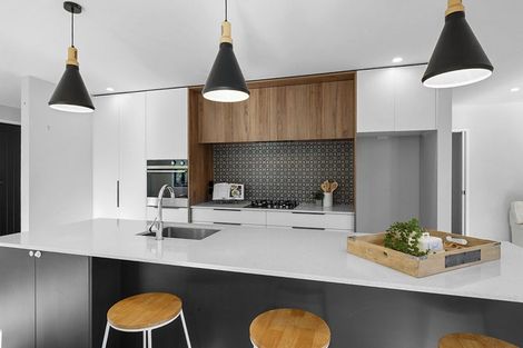 Photo of property in 8 Matau Lane, Ferndale, New Plymouth, 4310