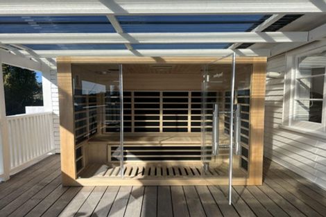 Photo of property in 1/8 West Lynn Road, Titirangi, Auckland, 0604