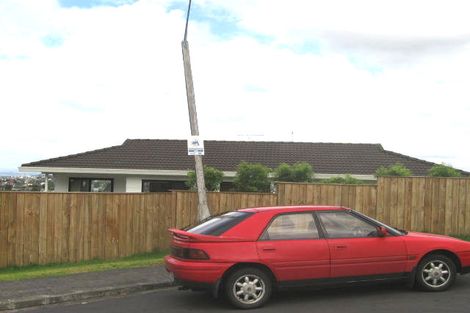 Photo of property in 2/14 Cassandra Grove, Totara Vale, Auckland, 0629