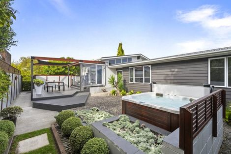 Photo of property in 10 Wikiriwhi Crescent, Awapuni, Palmerston North, 4412
