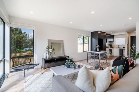 Photo of property in 5b Nea Place, Hillcrest, Auckland, 0627