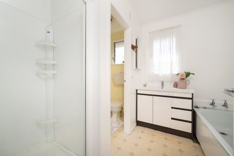 Photo of property in 90 Edgewater Drive, Pakuranga, Auckland, 2010