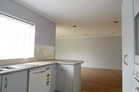 Photo of property in 72 Glenveagh Park Drive, Weymouth, Auckland, 2103