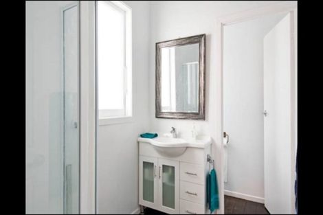 Photo of property in 34 Onewa Road, Northcote Point, Auckland, 0627