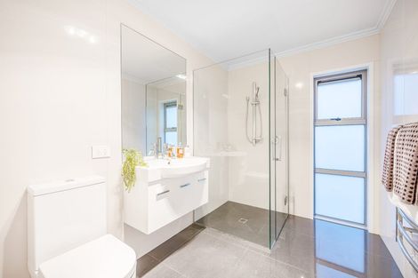 Photo of property in 8 Tuatini Place, Long Bay, Auckland, 0630