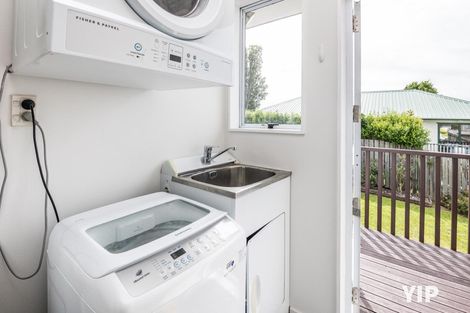 Photo of property in 74 Guadeloupe Crescent, Grenada Village, Wellington, 6037