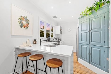 Photo of property in 21 Clarence Road, Northcote Point, Auckland, 0627