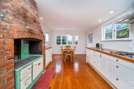 Photo of property in 9 Mayfair Place, Westown, New Plymouth, 4310