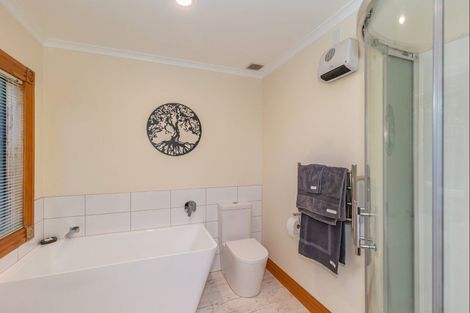 Photo of property in 120 Heatherlea Road West, Levin, 5575