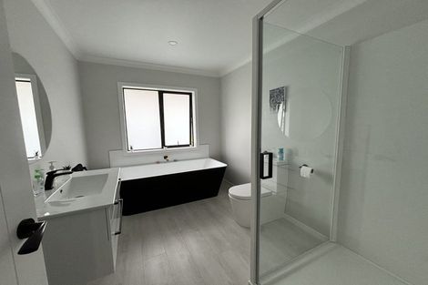 Photo of property in 8 Ash Close, Levin, 5510