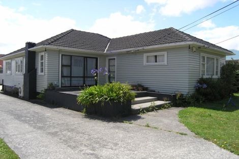 Photo of property in 152 Wainuiomata Road, Wainuiomata, Lower Hutt, 5014