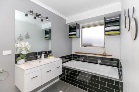 Photo of property in 28 Antrim Place, Nawton, Hamilton, 3200