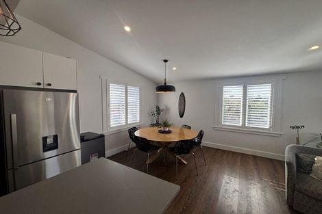 Photo of property in 2b Neil Avenue, Te Atatu Peninsula, Auckland, 0610