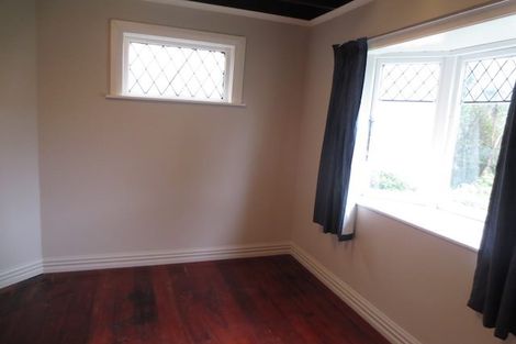 Photo of property in 16 Northland Road, Northland, Wellington, 6012