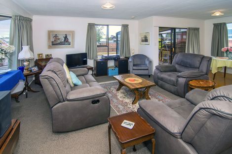 Photo of property in 1 Lowes Place, Solway, Masterton, 5810