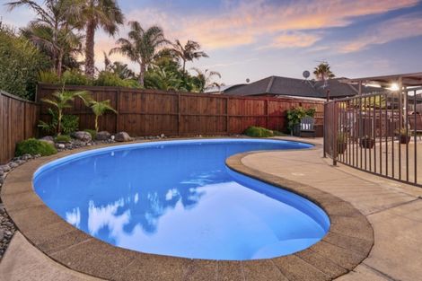 Photo of property in 18 St Clair Place, Browns Bay, Auckland, 0630