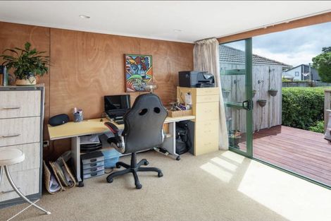 Photo of property in 5 Kinghorne Street, Strathmore Park, Wellington, 6022