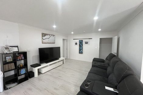 Photo of property in 18a Te Atatu Road, Te Atatu South, Auckland, 0610