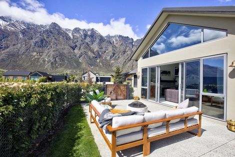 Photo of property in 1 Afton Lane, Jacks Point, Queenstown, 9371