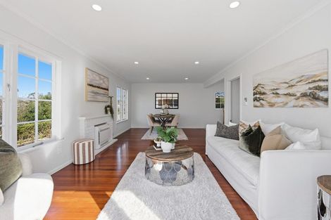 Photo of property in 355 East Coast Road, Mairangi Bay, Auckland, 0630