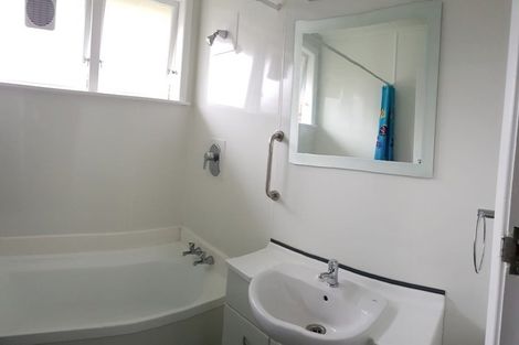 Photo of property in 1/6 Moeraki Road, Maoribank, Upper Hutt, 5018