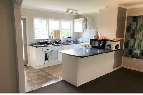 Photo of property in 27 Bellringer Crescent, Newlands, Wellington, 6037