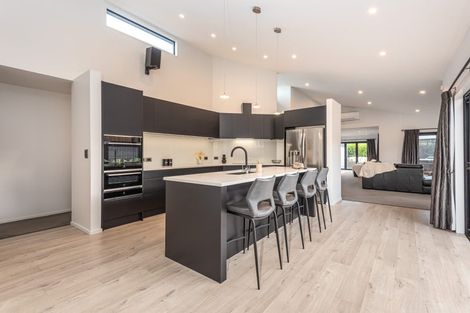 Photo of property in 14 Willowview Drive, Redwood, Christchurch, 8051