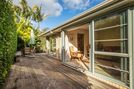 Photo of property in 51 Harbour View Road, Point Chevalier, Auckland, 1022