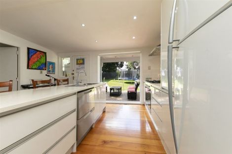 Photo of property in 201 Edmonton Road, Te Atatu South, Auckland, 0610