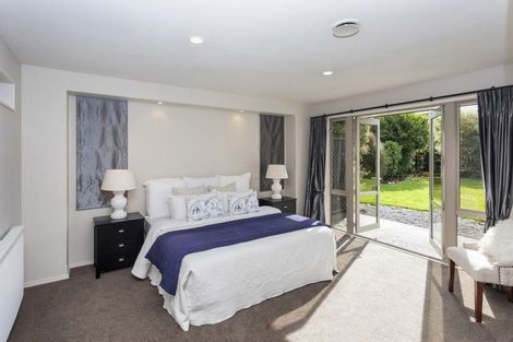 Photo of property in 37 Hussey Road, Harewood, Christchurch, 8051