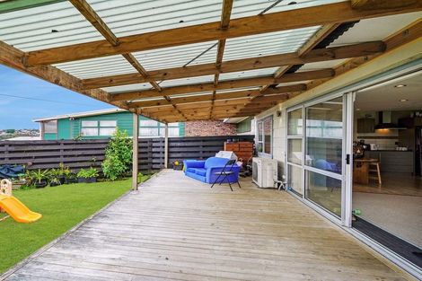 Photo of property in 1/17a Tawa Road, Te Atatu Peninsula, Auckland, 0610