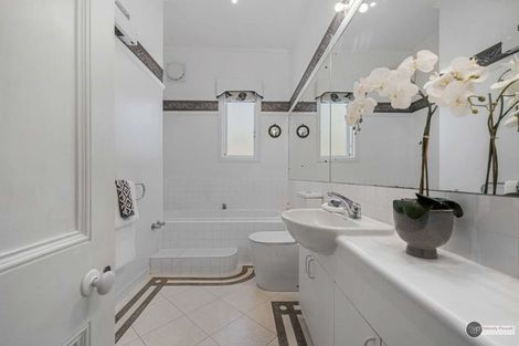 Photo of property in 6 Hawker Street, Mount Victoria, Wellington, 6011