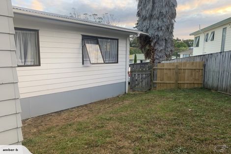 Photo of property in 18 Loughanure Place, Massey, Auckland, 0614