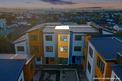 Photo of property in 8/28 Lavelle Road, Henderson, Auckland, 0612