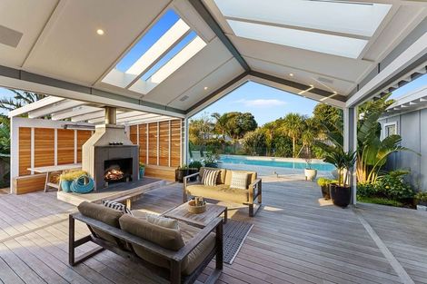 Photo of property in 31 Rauparaha Street, Waikanae Beach, Waikanae, 5036