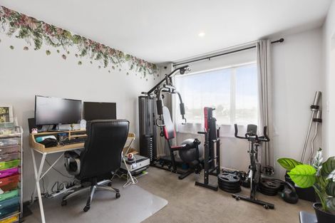 Photo of property in 5/11 Ray Small Drive, Papakura, 2110